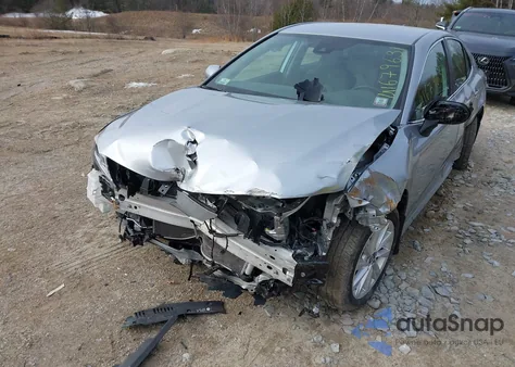 2024 Toyota Camry Le z USA, uszkodzony, nr VIN 4T1C11AK8RU842148